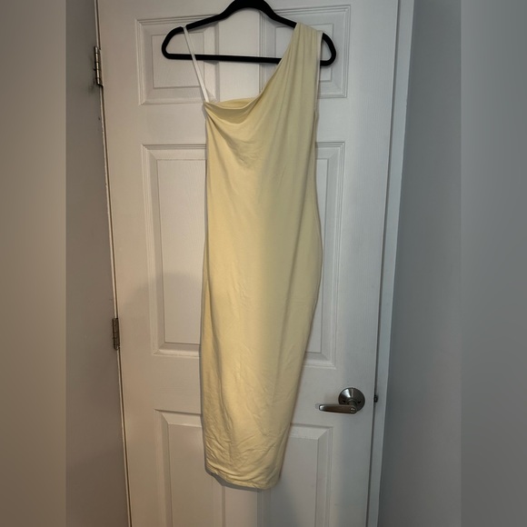JLUX Label BUTTERCREAM Meara One Shoulder Dress - XL - Picture 4 of 8